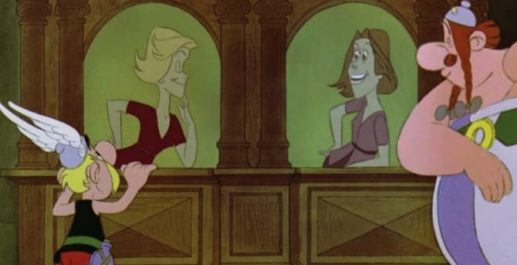 Due personaggi dei cartoni animati, uno piccolo con un elmo alato e uno grande con le trecce rosse, sono in piedi davanti a uno sportello con la scritta “apostille” e parlano con due donne sorridenti dietro delle vetrate, in un ambiente classico in legno con numeri romani sopra.